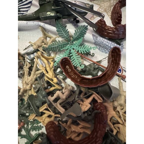 army men lot Tanks And Helicopter - Picture 5 of 13